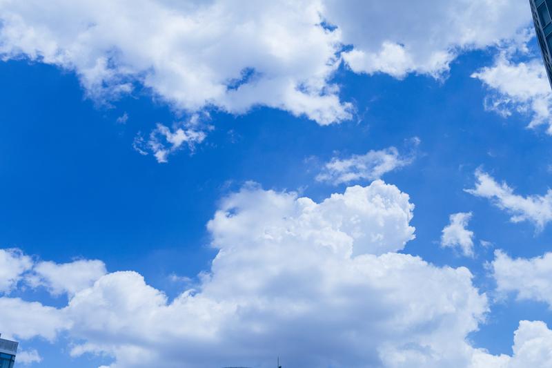 夏の部活を想起させる、夏の空